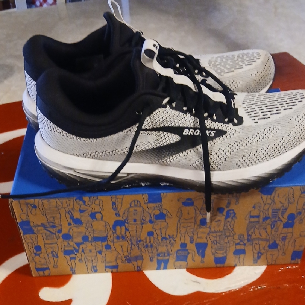 Mens Size 11 Brooks Revel 7 Running Shoes